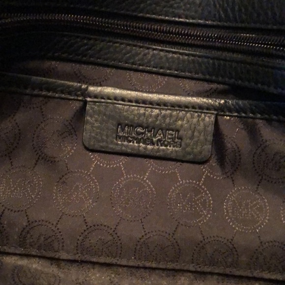 🌹Michael Kors Pebbled soft leather removable chain link shoulder bag / clutch - Picture 8 of 14